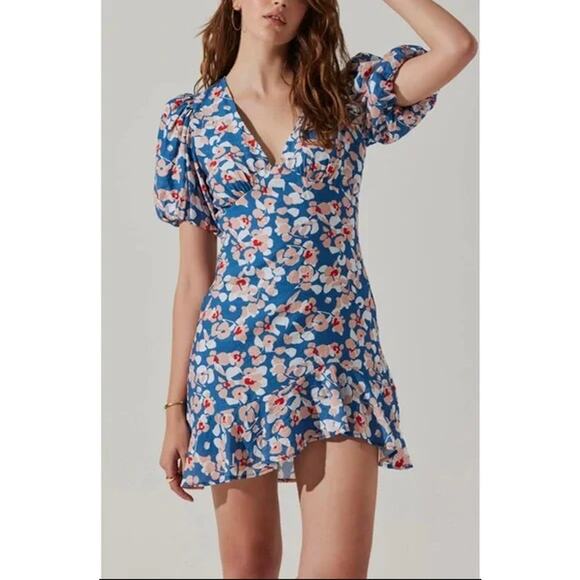 NWT! ASTR The Label Blue Puff Sleeve Cutout Floral Mini Dress - Size M - Picture 1 of 7